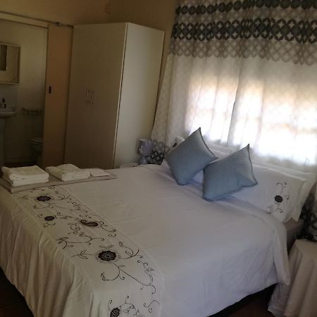 MulMas Guest House Pretoria-Noord Extérieur photo