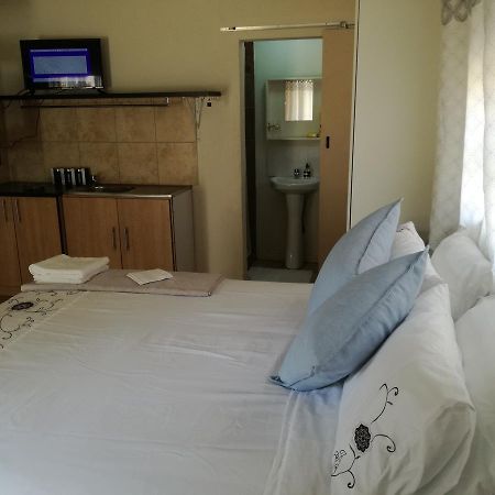 MulMas Guest House Pretoria-Noord Extérieur photo