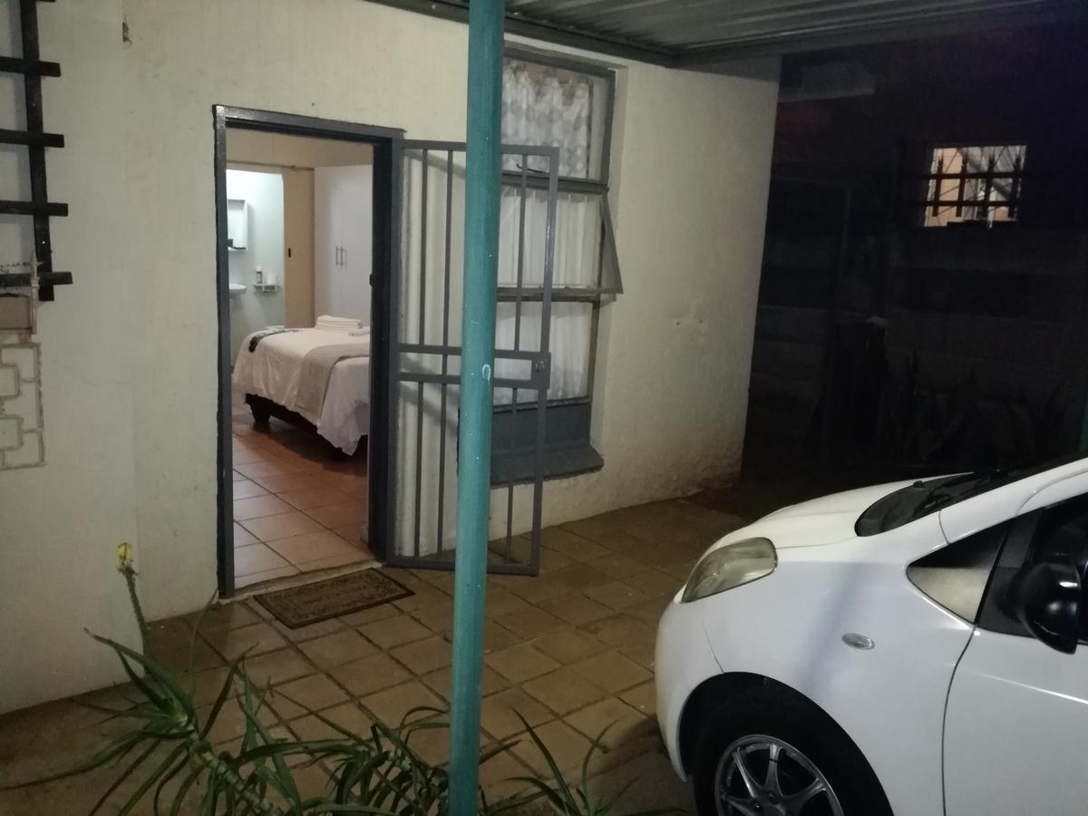 MulMas Guest House Pretoria-Noord Extérieur photo